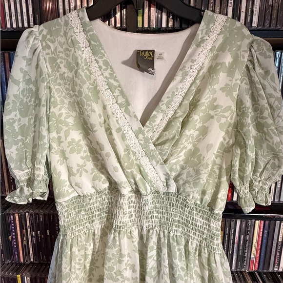 Taylor Petite Green Floral Midi Dress Cottagecore Smocked Puff Sleeve Size 4P - Picture 3 of 7